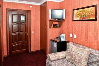 Отель Green City Hotel Николаев Двухместный номер «Комфорт» с 2 отдельными кроватями-1