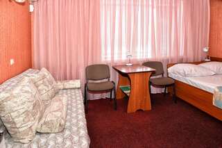 Отель Green City Hotel Николаев Двухместный номер «Комфорт» с 2 отдельными кроватями-4